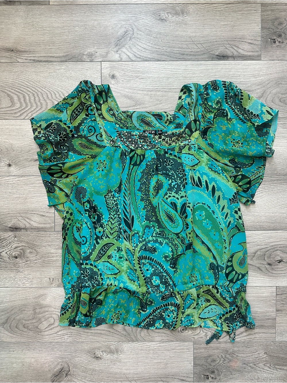 Apt. 9 Paisley Top